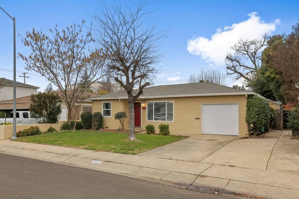 Robert St Cottage, Near Lodi Lake Exterior photo